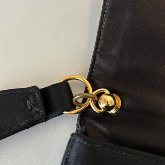 Vintage Bienen Davis black satin clutch/wristlet with goldtone 3D Apple detail - Picture 13 of 14